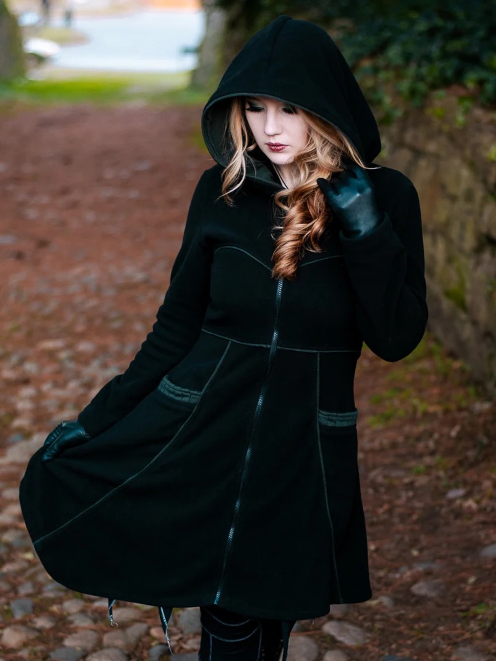 Necromancer’s Coat - Picture 2 of 10